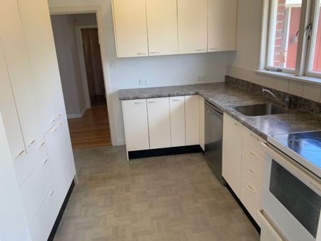 Classic three Bedroom family home - Photo 5