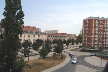 A 100 m² de L'ECOLE DE COMMERCE et CENTRE VILLE - Photo 3