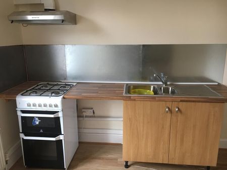 1 bedroom in a house share to rent - Photo 5
