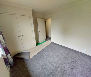 Gorgeous home in a Quiet Street - Photo 2