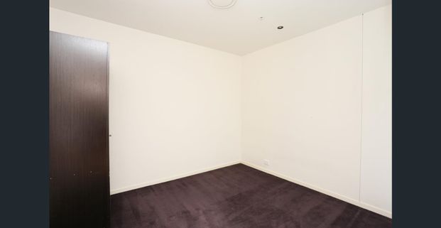 Convenient living near the CBD - Photo 1