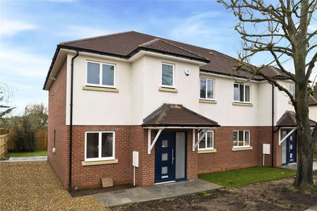 A modern three bedroom family home, presented to the highest standard. Also featuring private sunny-aspect rear garden and driveway for 2 cars. - Photo 2