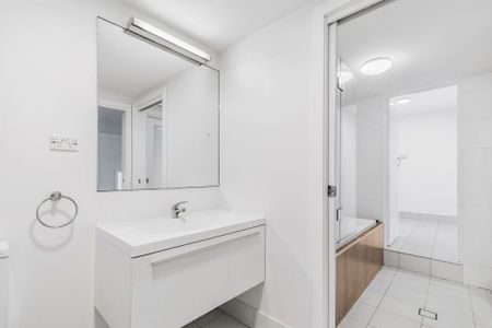 Newport, 35B Cheryl Crescent - Photo 3