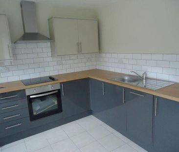 3 bedroom terraced house to rent - Photo 6
