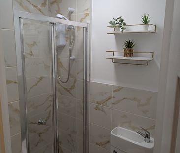 5 Bed Terraced House, Grosvenor Road, CV1 - Photo 1