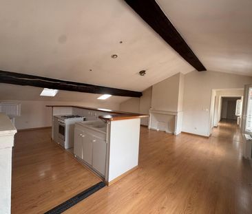 Location Appartement 4 pièces 83m² LYON 2ème - Photo 2