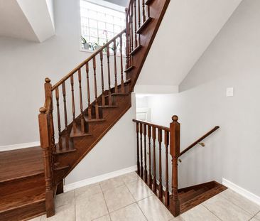 For Lease - 103 Starr Crescent, Aurora, Ontario - Photo 2