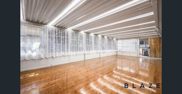 SPACIOUS 4-BEDROOM FAMILY HOME IN GREEN VALLEY - Photo 1