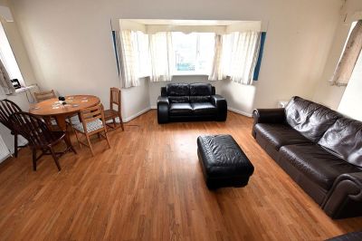 6 bedroom Flat in Bankfield Road, Leeds - Photo 5