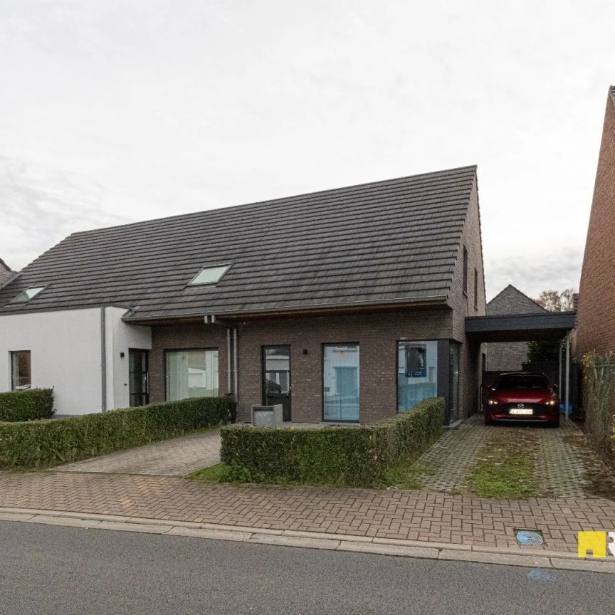 Halfopen nieuwbouwwoning met carport en tuin - Foto 1