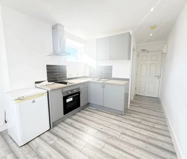 1 Bed Flat, Dunstable Road, LU4 - Photo 4