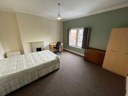 3 bedroom apartment to rent - Photo 2