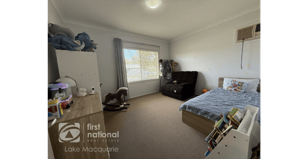 Beautifully Renovated Family Home in Quiet Holmesville Street - Photo 4