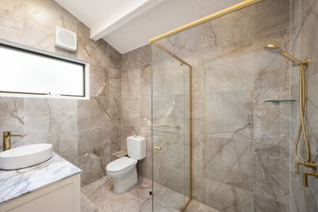 5 Bedroom Home with Pittwater views and Pool - Photo 3