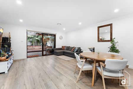 Inviting Entertainer + Walk-to-the-village Convenience - Photo 2