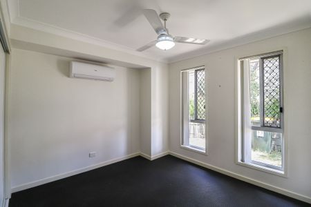 SPACIOUS, STYLISH & READY FOR FAMILY LIFE - Photo 4