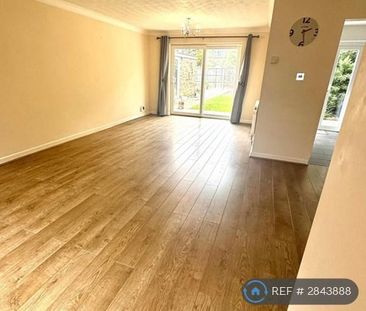 3 bedroom semi-detached house to rent - Photo 1