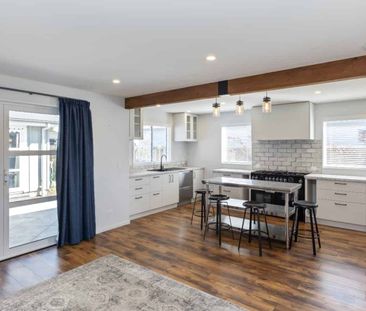 Beautifully Finished Three Bedroom Home - Photo 2