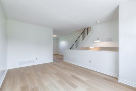 For Lease - 2830 Midland Avenue Unit# 1, Toronto, Ontario - Photo 2