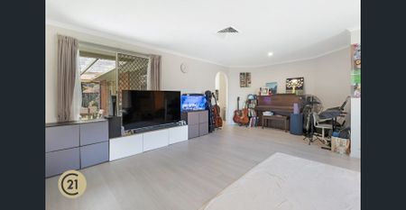 Modern, Private 3-Bedroom Home with Outdoor Entertaining in Prime Pennant Hills Location - Photo 5