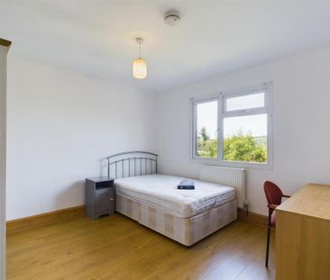 4 bedroom semi-detached house to rent - Photo 3