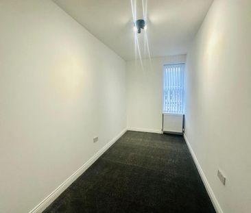 4 bedroom flat to rent - Photo 4