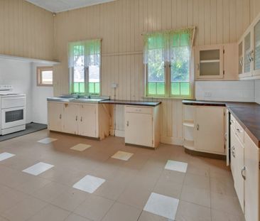 CHARMING SPACIOUS HOME CLOSE TO TOWN - Photo 5