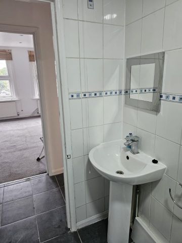 Studio Flat, Lee High Road, SE13 - Photo 4