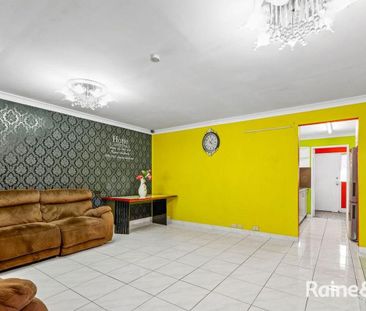 LOCATION IS THE KEY! LOVELY 2 BEDROOM VILLA IN INGLEBURN FOR LEASE! - Photo 1