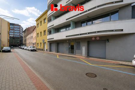 Pronájem bytu 1+kk, Brno - střed, ulice Rumiště, balkon, garážové stání, sklep - Фото 4