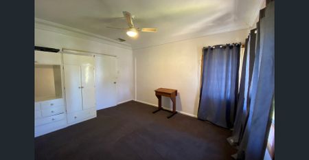 Comfortable Family Home! - Photo 2