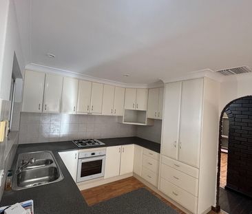 Peaceful Room in a Renovated Home - Prime Location! - Photo 3