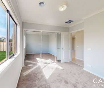 22 Zoe Lane, Officer - Photo 5