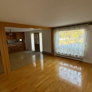 Grand 8 1/2 , parfait pour famille , près d’une école et parc - Photo 2