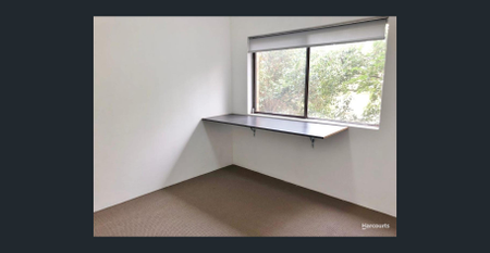 Spacious First Floor Apartment in Prime Location... - Photo 2