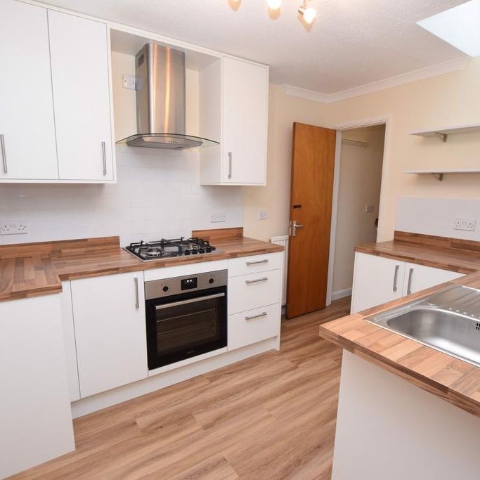 5 bedroom semi-detached house to rent - Photo 1