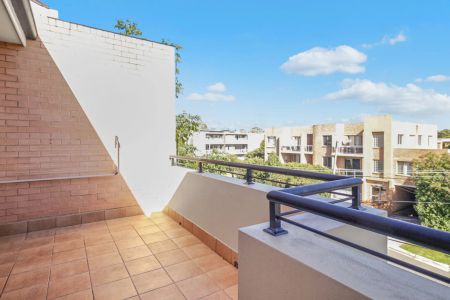 Oversized Two Bedroom Apartment In The Heart Of Westmead - Photo 2