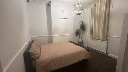 3 Bed Terraced House, London, SE15 - Photo 4