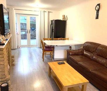 Rotherfield Way, Caversham, RG4 - Photo 2