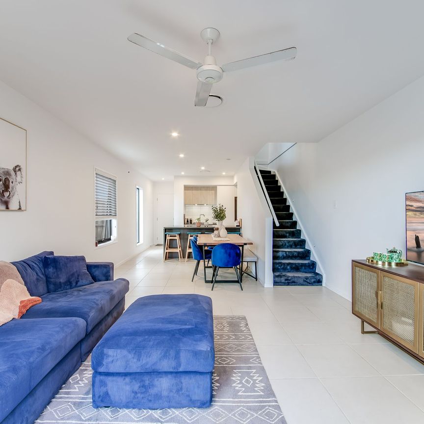 This 2 bedroom townhome is available now - Photo 1