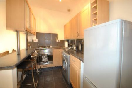 2 bedroom flat to rent - Photo 4