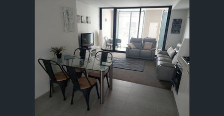 Med/Long Term Stays, Shorter lease considered- Furnished 2 Level beside THE SPOT, Hospital, Uni - Photo 3