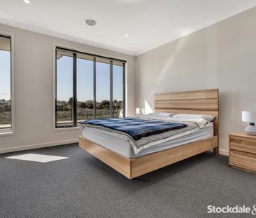 Luxury Henley Living in a Prime Craigieburn Location - Photo 4