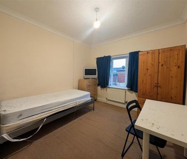 3 bedroom apartment to rent - Photo 2