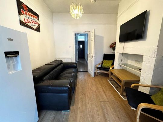 5 bedroom semi-detached house to rent - Photo 1