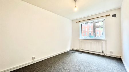 2 bedroom Flat in Allison Court, Reading - Photo 2