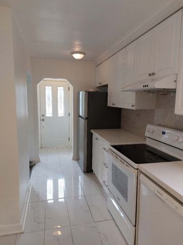 For Lease - 30 Yorkshire Road Unit# Main, Toronto, Ontario - Photo 4