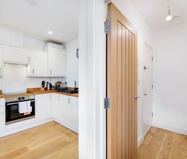 2 bedroom flat to rent - Photo 2