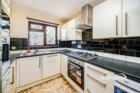 Deerswood, Maidenhead, Berkshire, SL6 - Photo 2