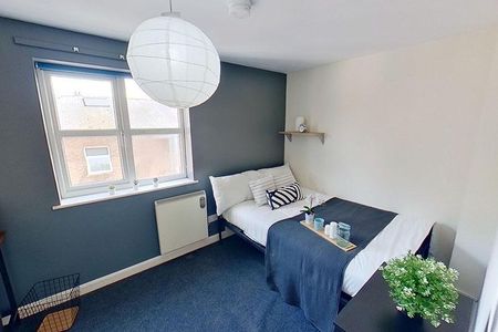 4 bedroom townhouse to rent - Photo 2